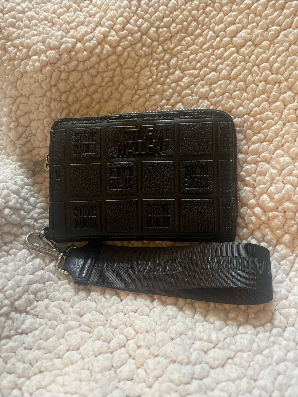 NWOT Steve Madden Black Textured Logo Zip Wristlet with Strap